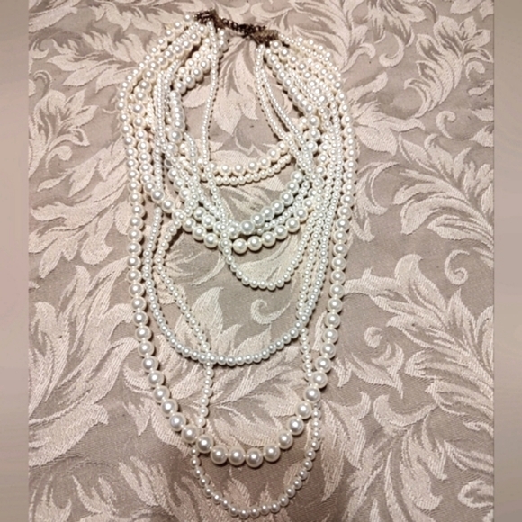 Jewelry - 🌹 Exquisite Draping Creamy Ivory Pearl Statement Necklace